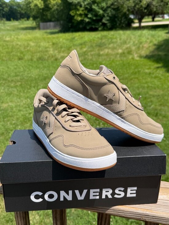 Converse Courtland Ox Tan Sneakers 9.5 Coastal Dadcore Minimalist NWT 3692
